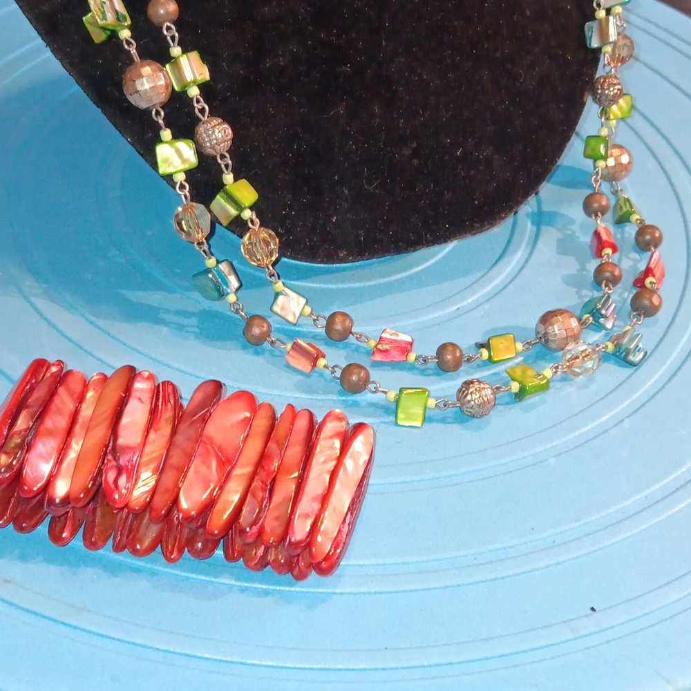 Shell necklace and bracelet